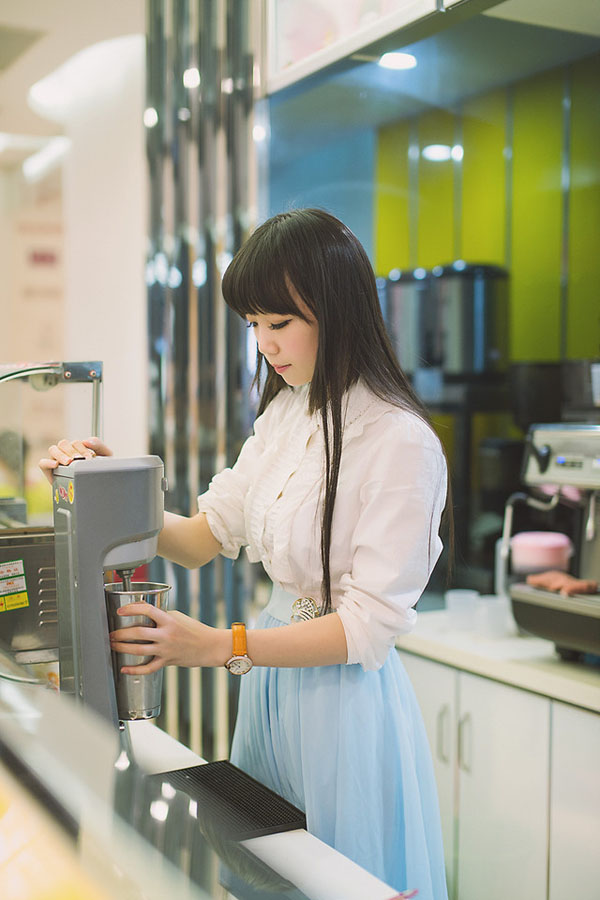 甜美迷人90后美女唯美写真