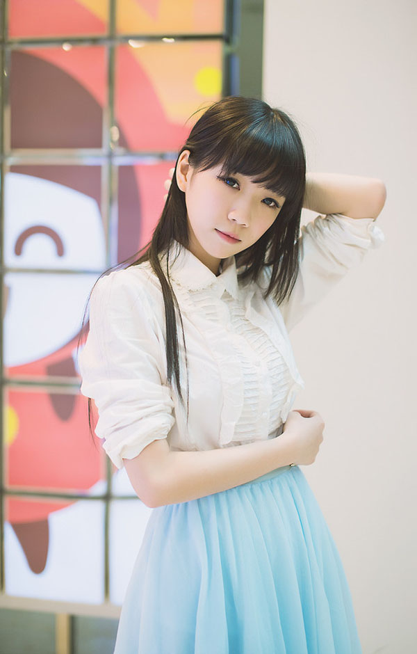 甜美迷人90后美女唯美写真