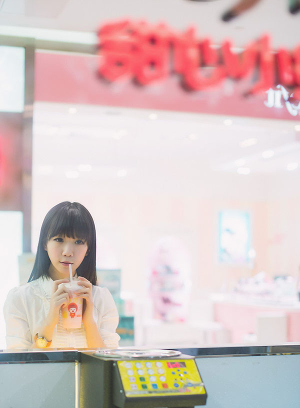 甜美迷人90后美女唯美写真