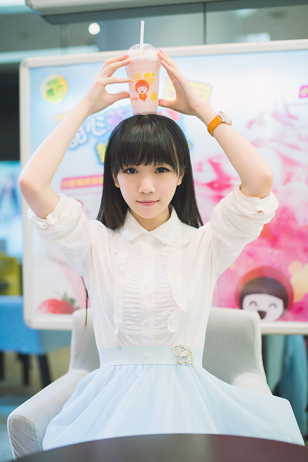 甜美迷人90后美女唯美写真