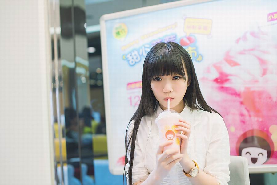 甜美迷人90后美女唯美写真