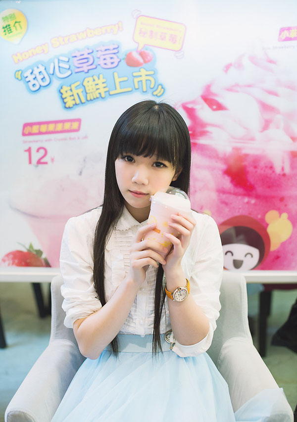 甜美迷人90后美女唯美写真