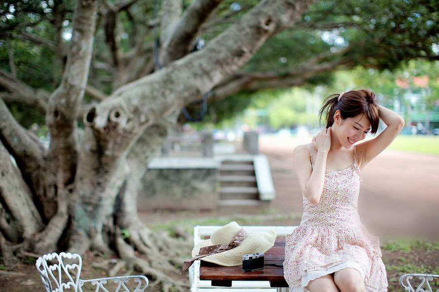 美女朱琦郁清纯可爱迷人