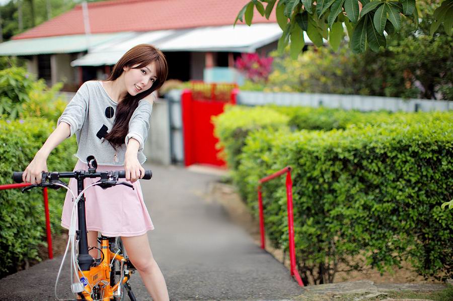 美女朱琦郁清纯可爱迷人