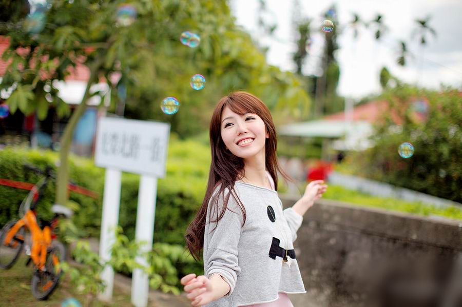 美女朱琦郁清纯可爱迷人