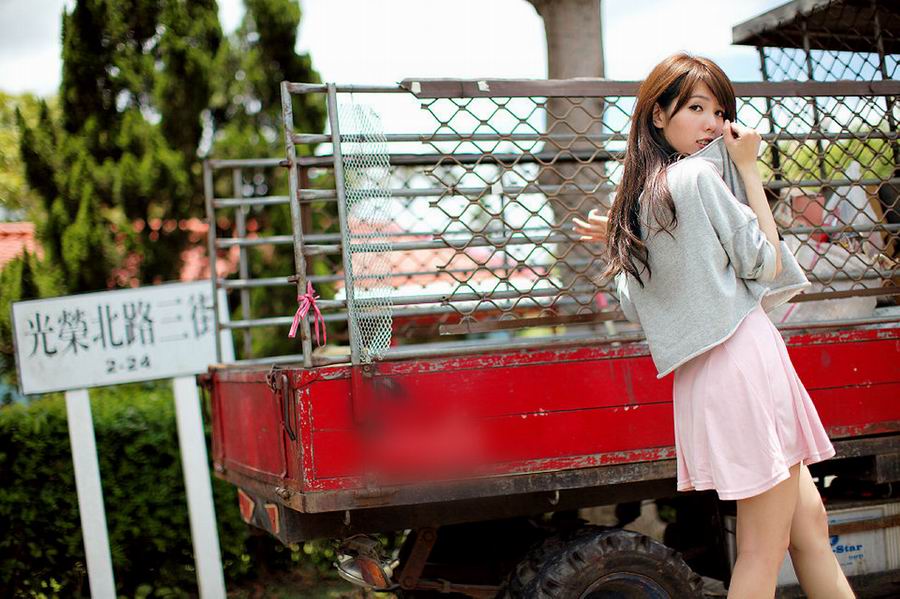 美女朱琦郁清纯可爱迷人