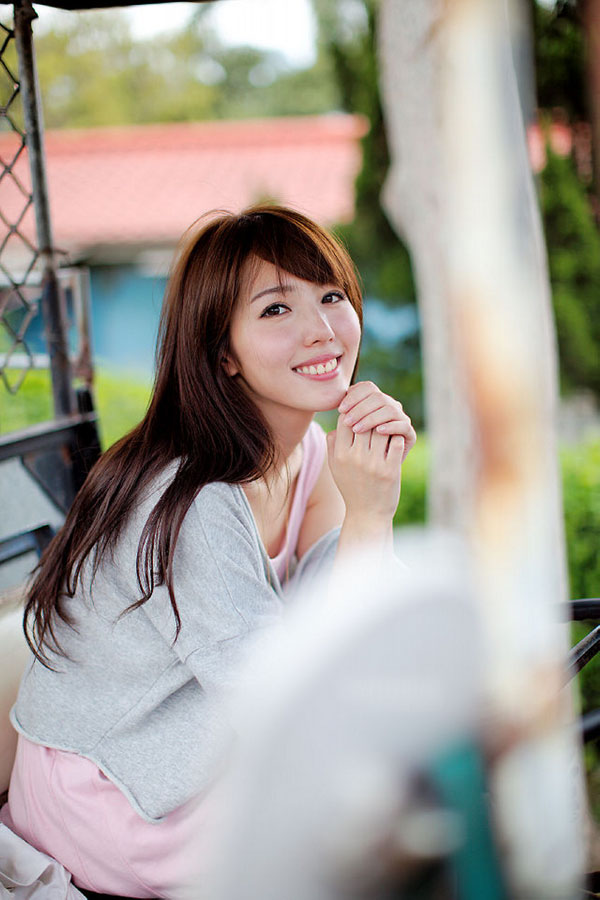 美女朱琦郁清纯可爱迷人