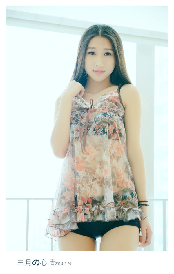 粉嫩美女迷人清纯写真照