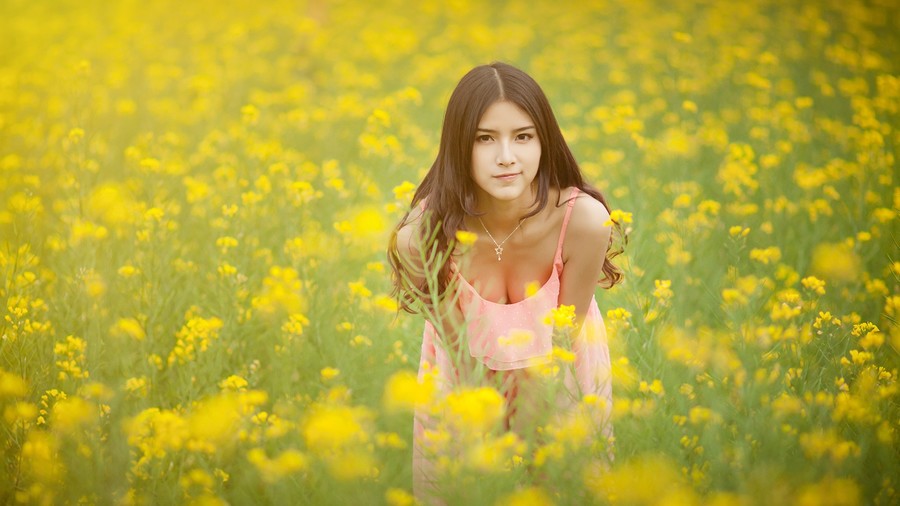 美女迷人户外清纯写真