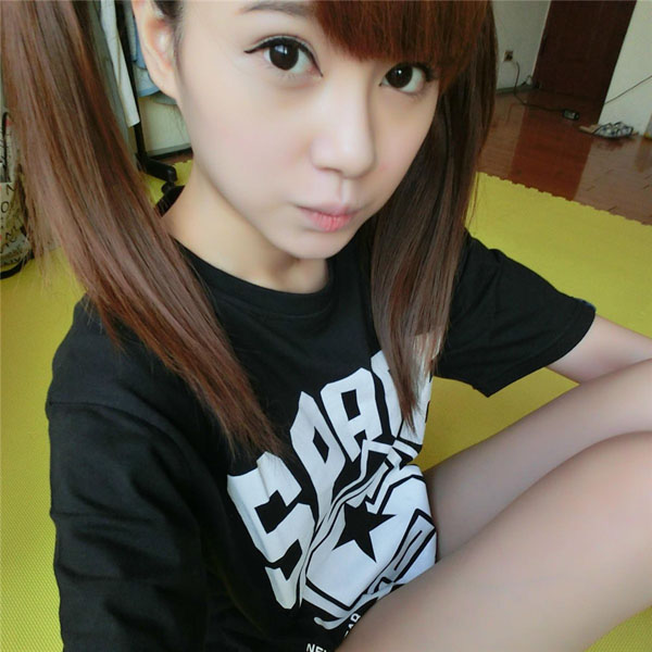 白嫩性感美女于熙可爱自拍照