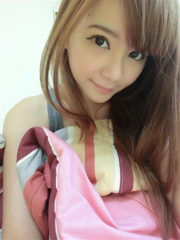 白嫩性感美女于熙可爱自拍照