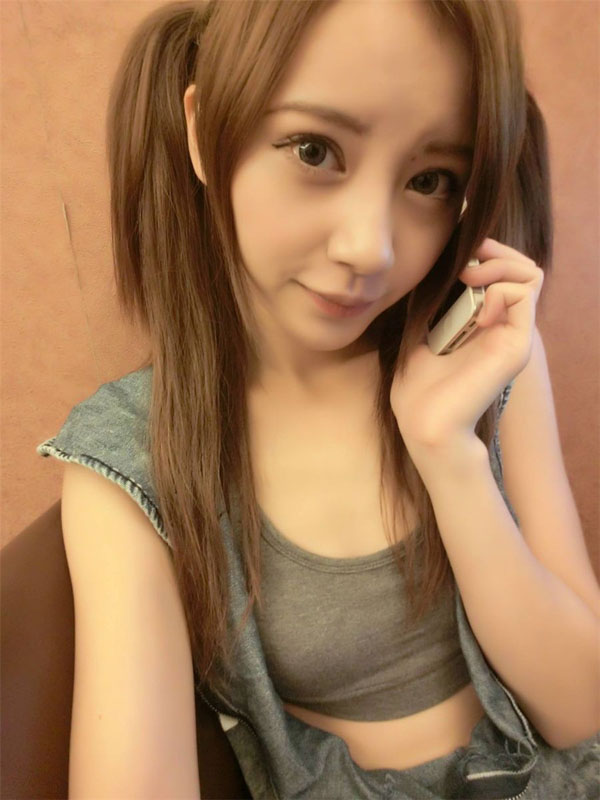 白嫩性感美女于熙可爱自拍照