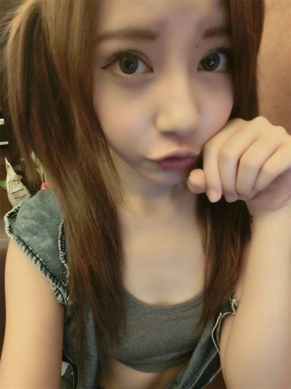 白嫩性感美女于熙可爱自拍照