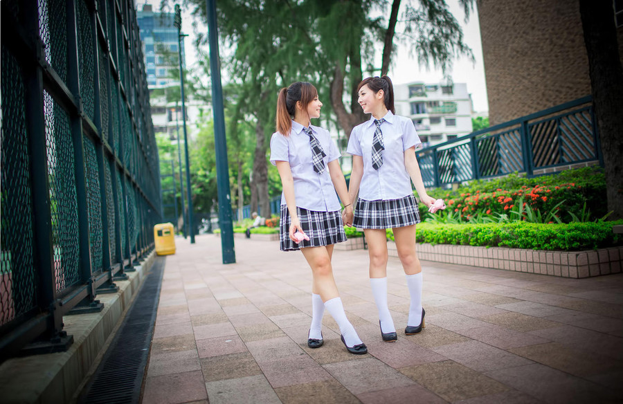 可爱美女迷人学生制服清纯写真