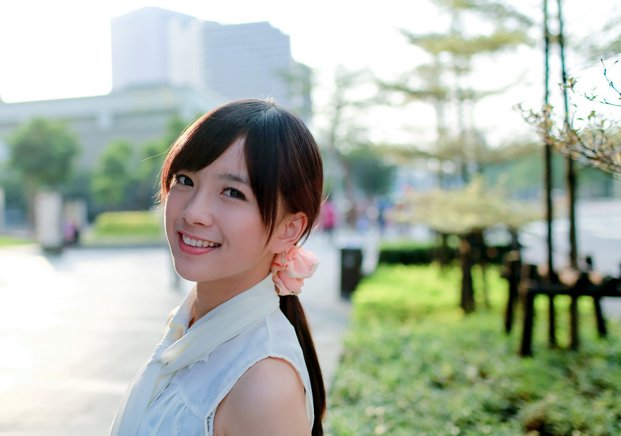 清纯甜美可爱MM迷人街拍