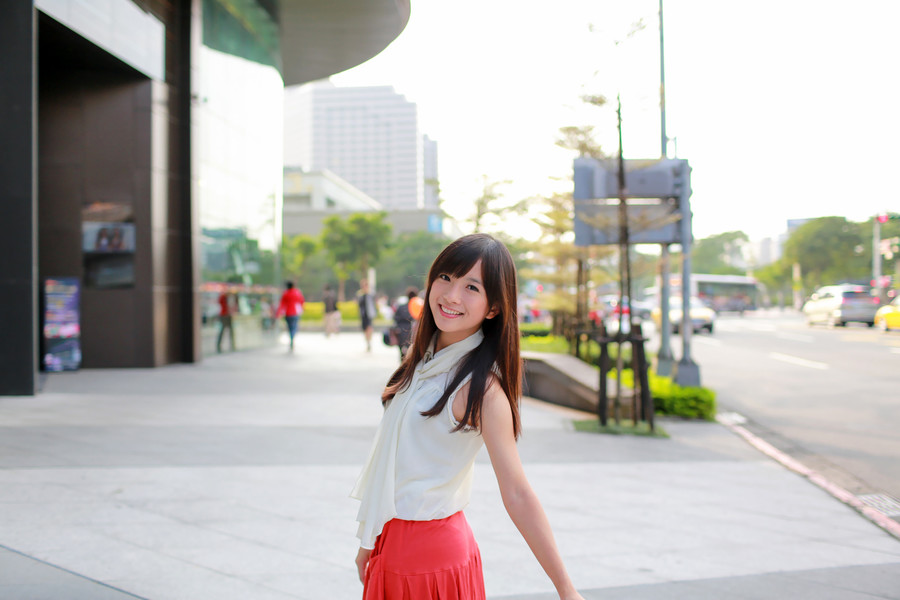 清纯甜美可爱MM迷人街拍