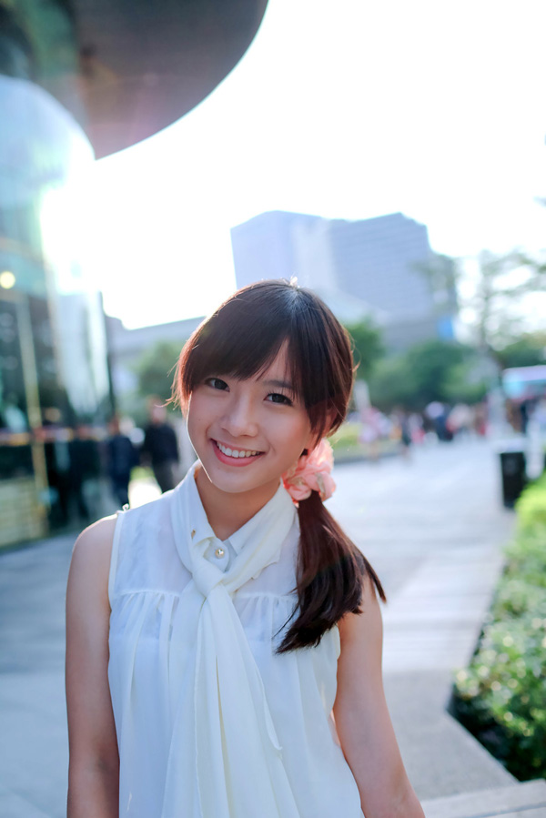 清纯甜美可爱MM迷人街拍