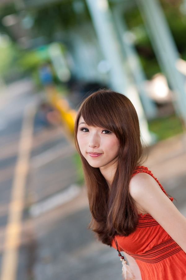 清纯可爱美女俞睛户外写真