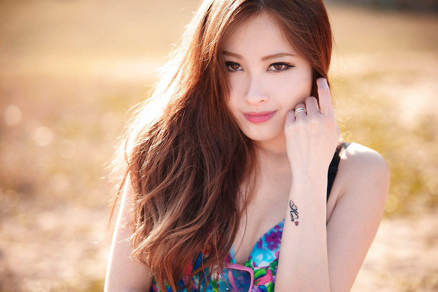 气质美女外拍甜美迷人写真