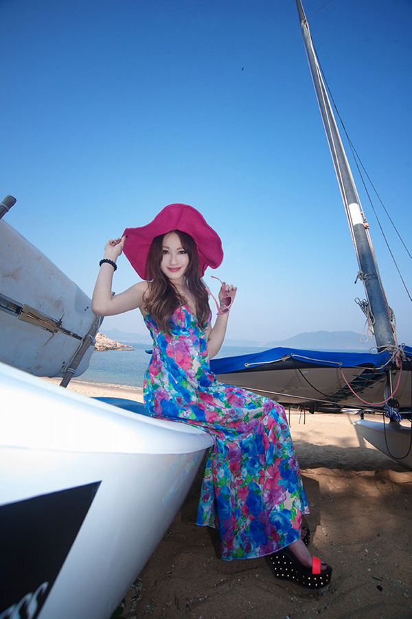 气质美女外拍甜美迷人写真