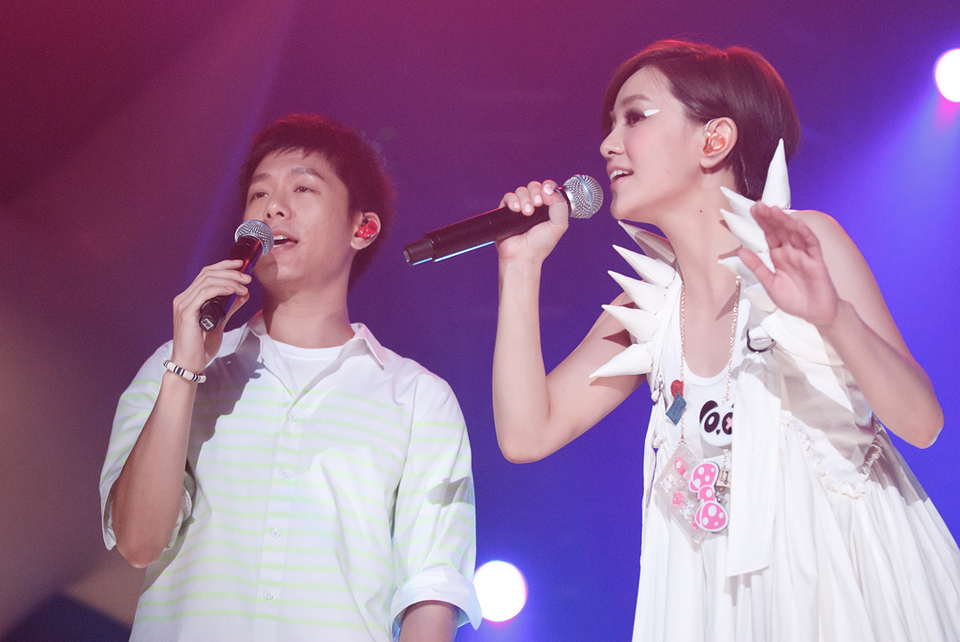 郭采洁新歌演唱会靓丽动人