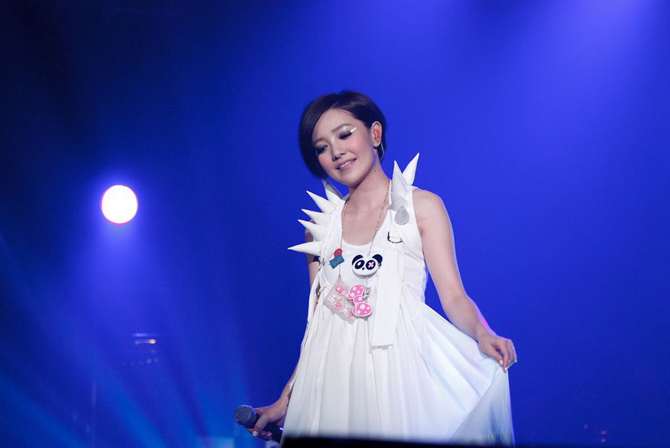 郭采洁新歌演唱会靓丽动人