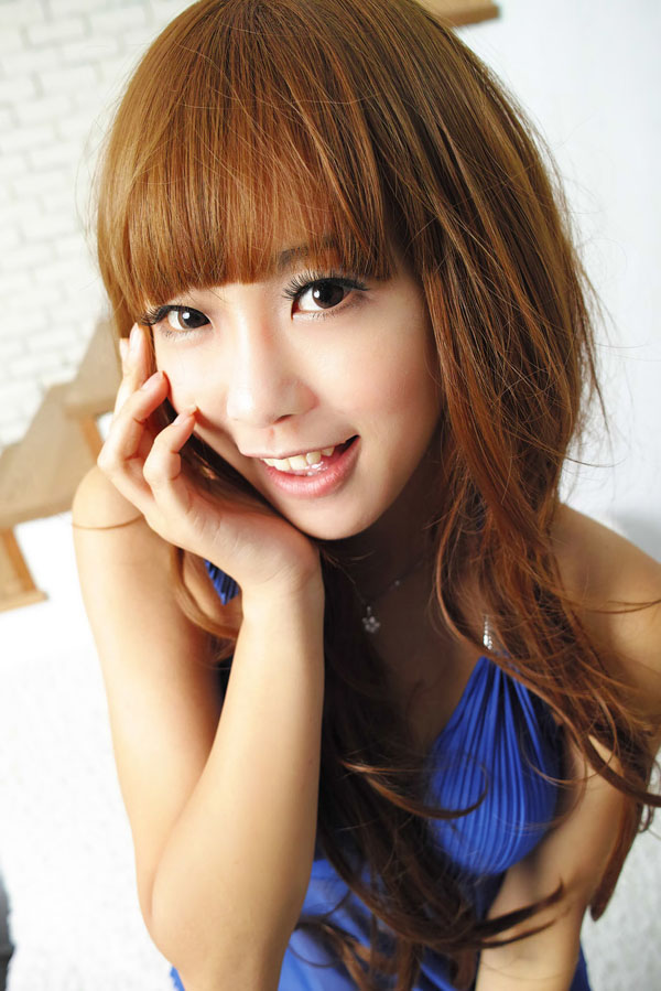 90后美女清纯可爱美腿写真