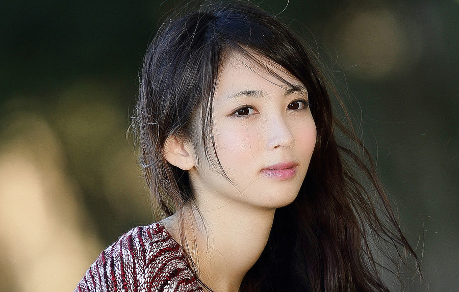 清纯迷人美女草原外怕写真