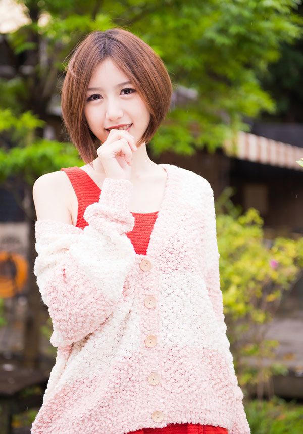 邻家可爱MM星彤迷人街拍写真