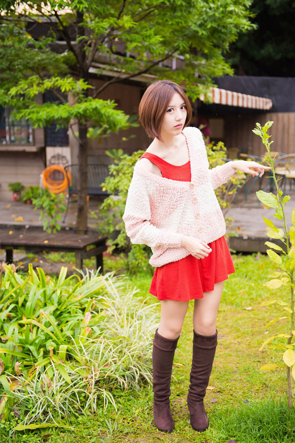 邻家可爱MM星彤迷人街拍写真