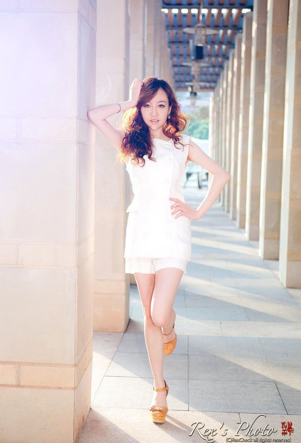 清纯卖萌模特梁妮迷人写真