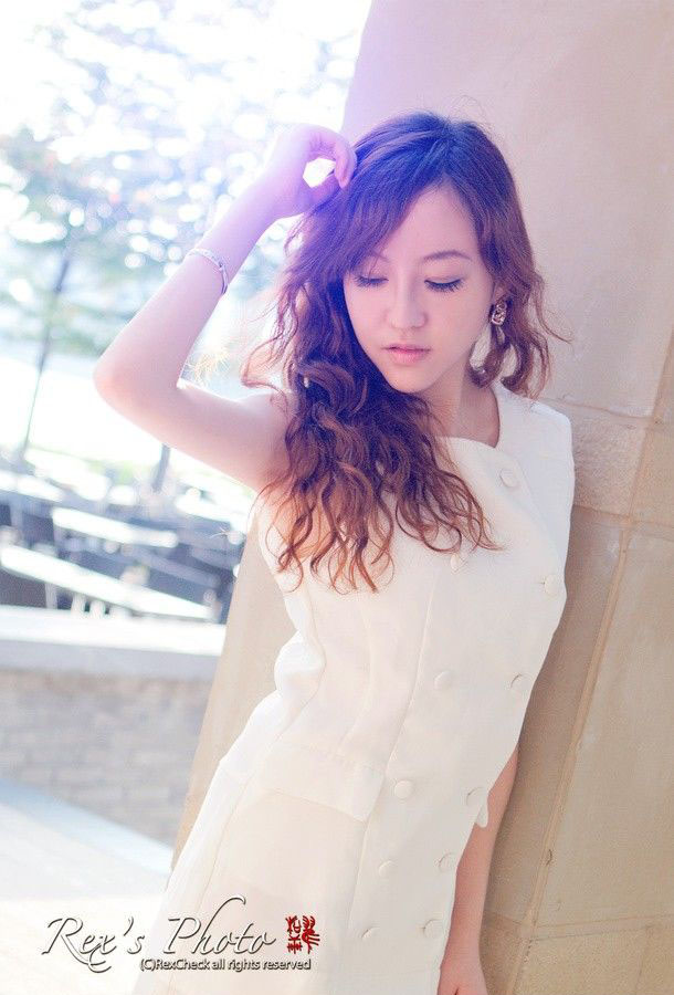 清纯卖萌模特梁妮迷人写真