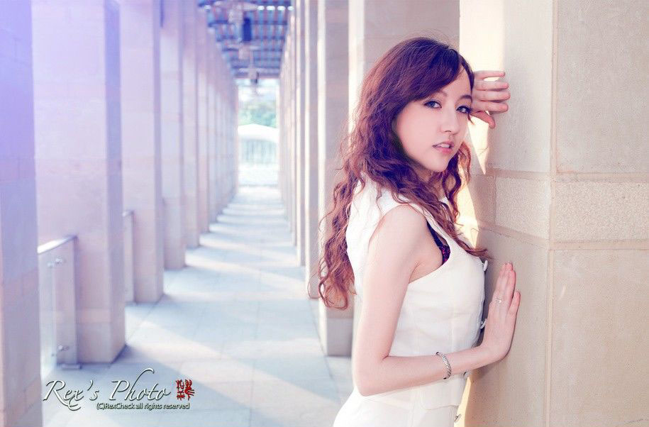 清纯卖萌模特梁妮迷人写真