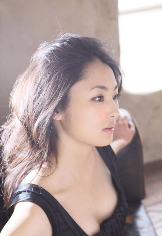 日本混血美女林丹丹写真