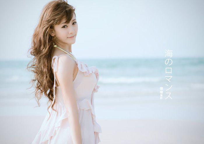 海边迷人的美眉