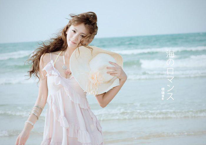 海边迷人的美眉
