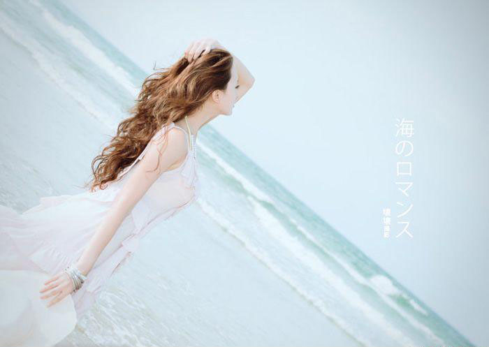 海边迷人的美眉