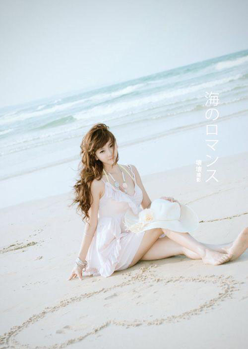 海边迷人的美眉