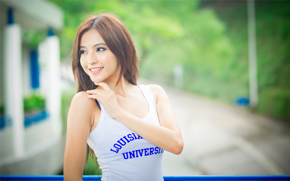 巨乳尤物性感迷人唯美写真