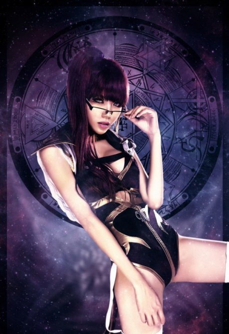 宅男女神叶梓萱扮处女座卡牌