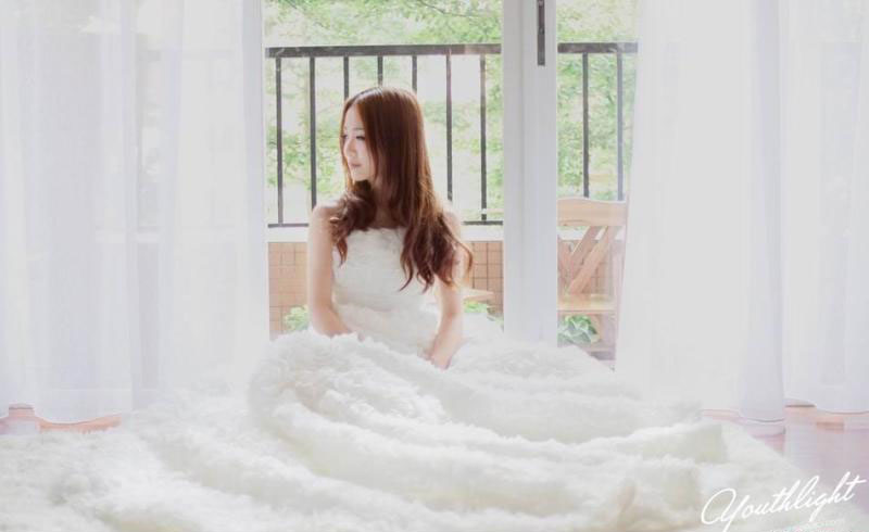 极品美女新年婚纱照