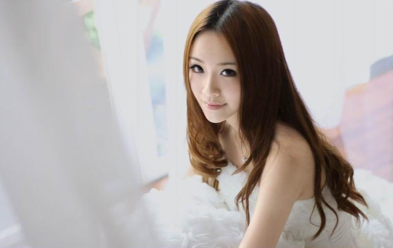 极品美女新年婚纱照