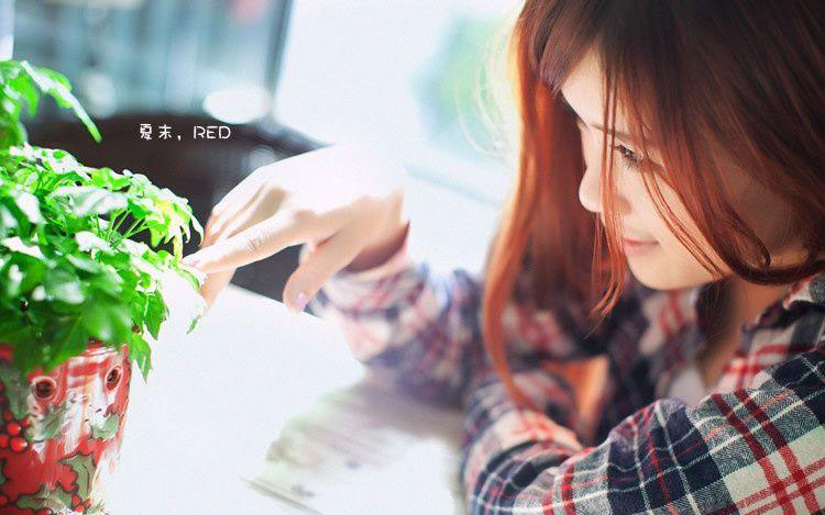 格子衫美眉清纯生活照