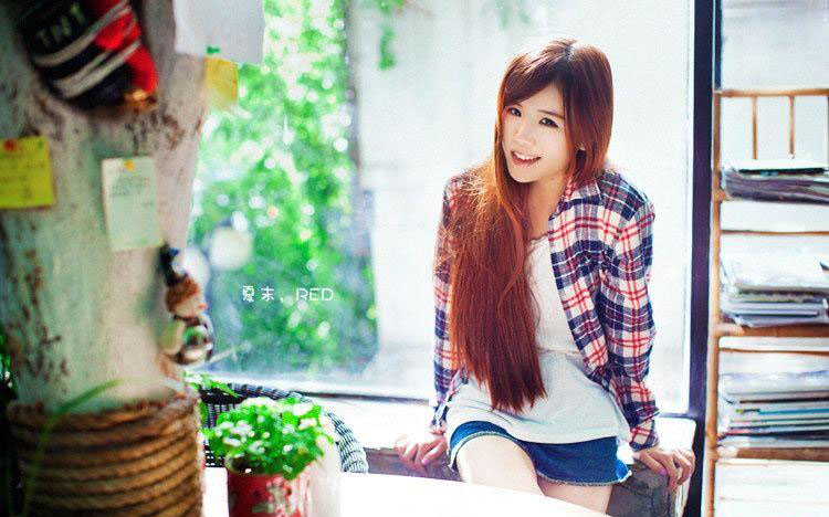 格子衫美眉清纯生活照