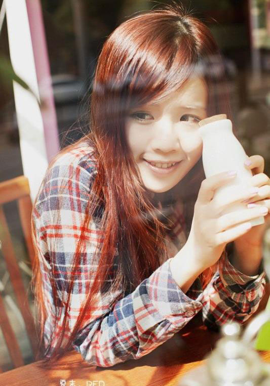 格子衫美眉清纯生活照