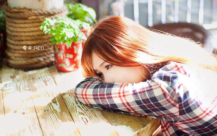 格子衫美眉清纯生活照