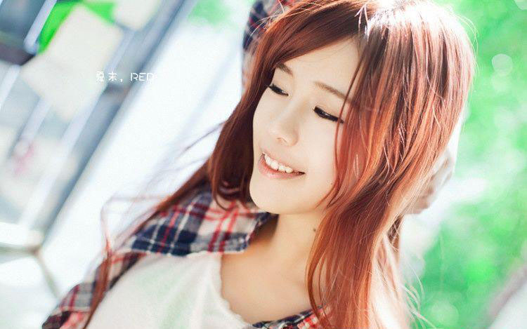 格子衫美眉清纯生活照