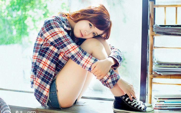 格子衫美眉清纯生活照