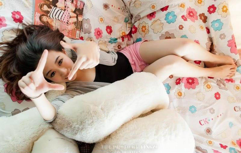 邻家甜美可爱女孩周末私房迷人写真