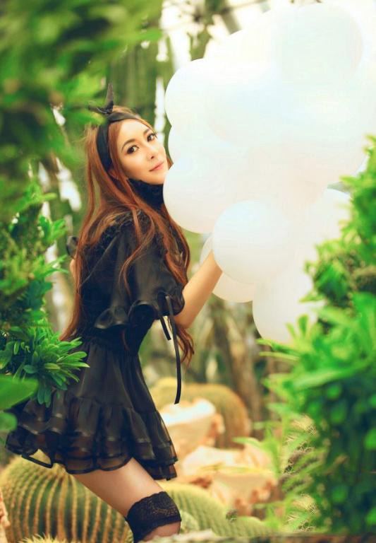 江伊涵《萝莉物语》清纯写真